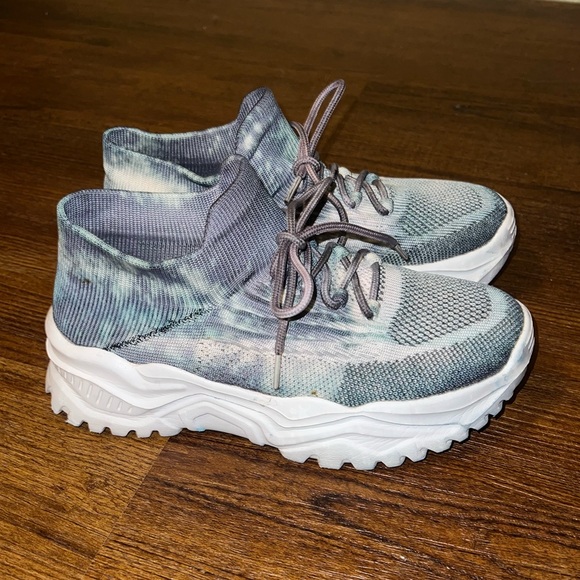 Gray, Blue & White Lightweight Fabric Tie Dye Lace Up Activewear Sneakers Size 8 - Picture 5 of 10